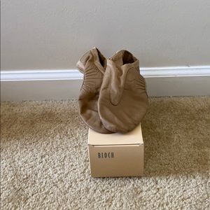 Bloch girls jazz shoes.